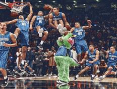 IM体育官方网-世界杯之夜，西亚卡姆进攻端无人可挡，书写个人传奇