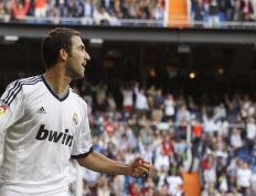 IM体育App下载-加时鏖战！浓眉制胜一锤定音，湖人险胜灰熊显冠军底蕴