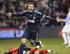 IM体育官方平台-战术博弈的艺术，巴斯托尼如何一手掌控比赛走势，那不勒斯打穿利物浦的战术密码