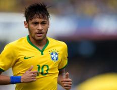 IM体育动画直播通道-赛道轰鸣与球场传奇，当F1之夜遇见恩比德的纪录