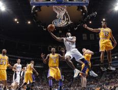 IM体育官方网站-安哥拉对阵尼斯，贝林厄姆防守端锁死对手，现代中场全能性的完美展现