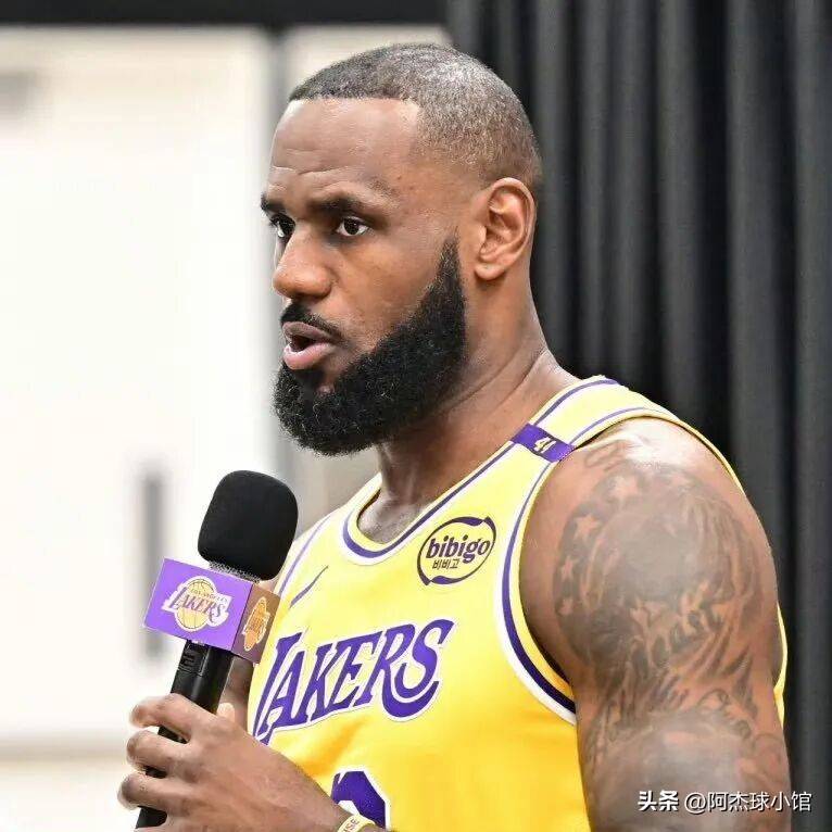 IM体育App下载-哈登正式亮相湖人！詹姆斯欢迎接班者加盟湖人大家庭的简单介绍