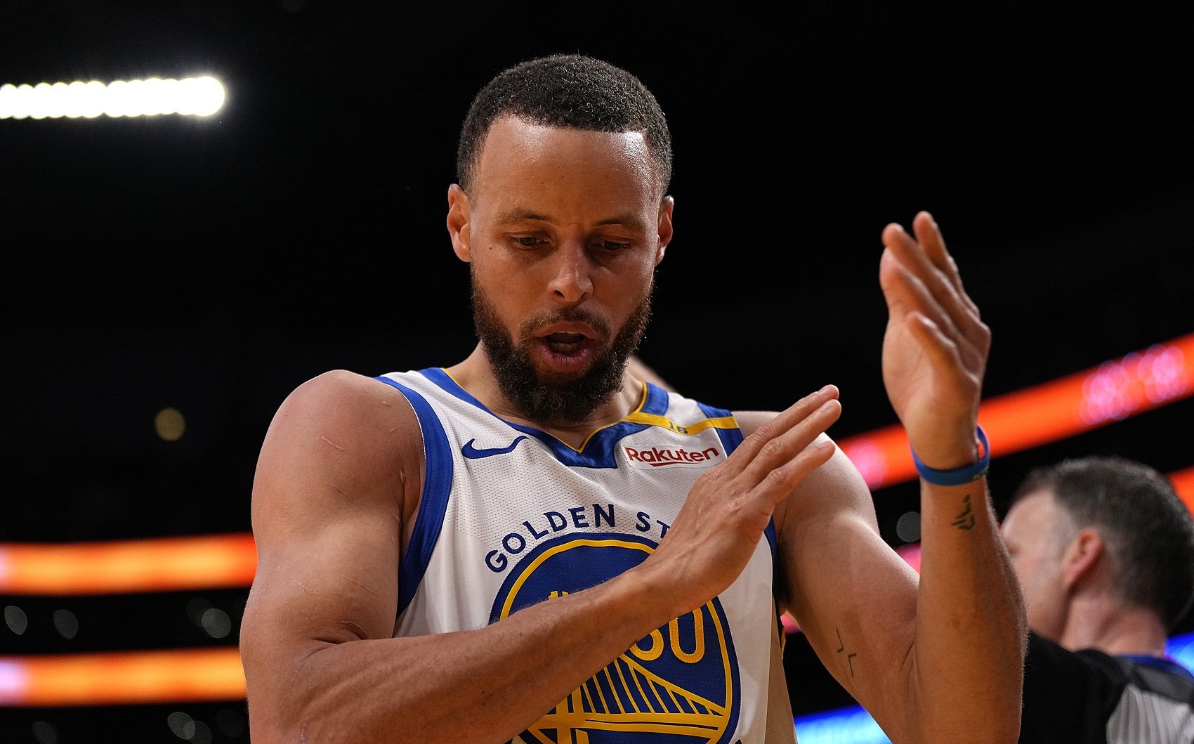 IM体育官网入口-包含中国男篮爆冷法国男篮，库里高光表现的词条