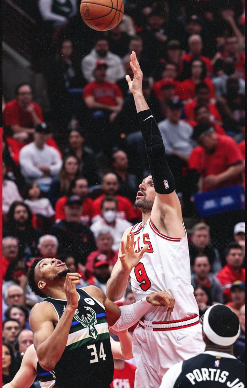 IM Sport-包含公牛横扫雄鹿，瓦兰丘纳斯爆发神勇的词条