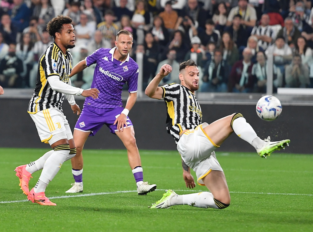 IM体育社区互动入口-尤文图斯前锋爆发进球,帮助球队取得胜利