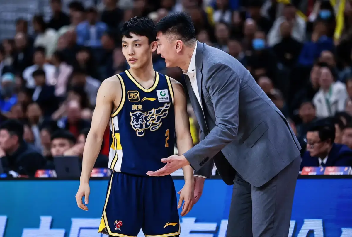 IM体育官网入口-江苏男篮战胜广东队，取得关键胜利