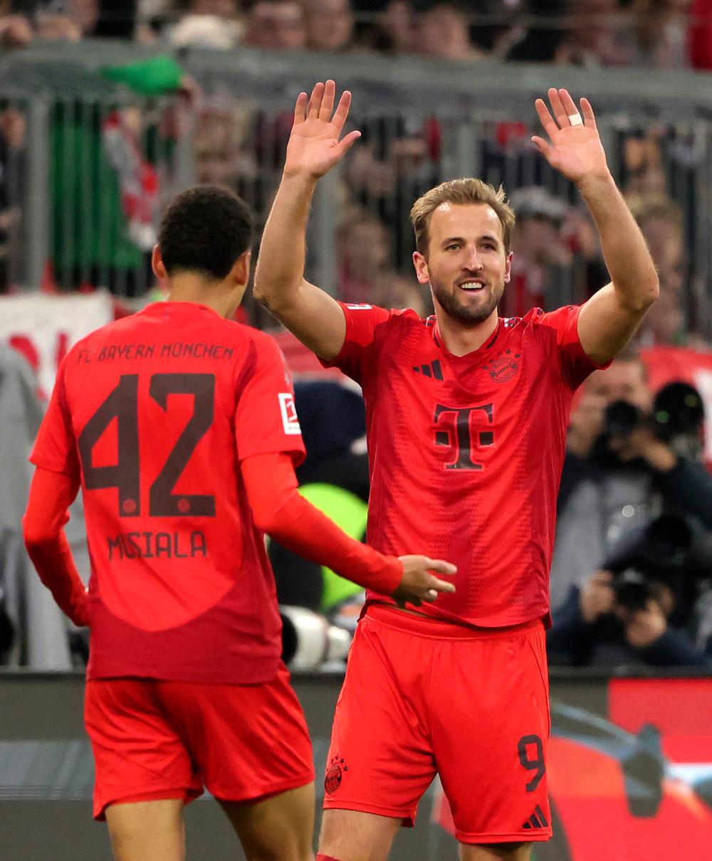 IM体育网页版登录入口-柏林联队球迷组织庆祝球队胜利