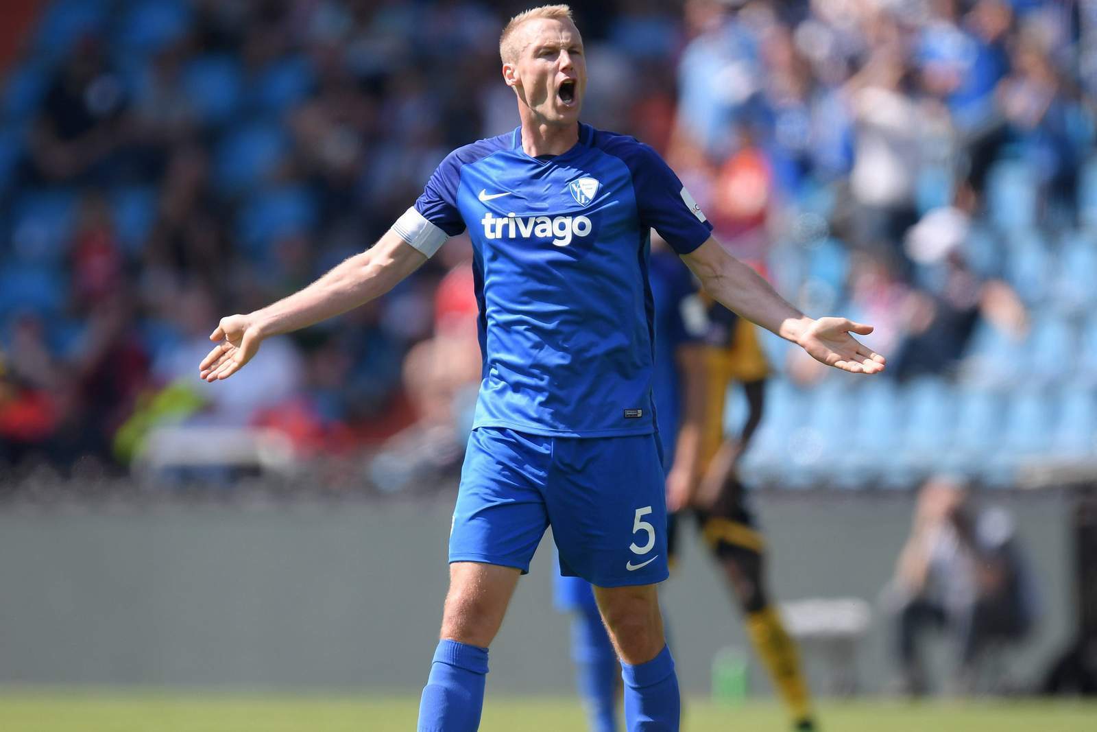 IM体育社区互动入口-奥格斯堡面临保级压力，团队全力以赴