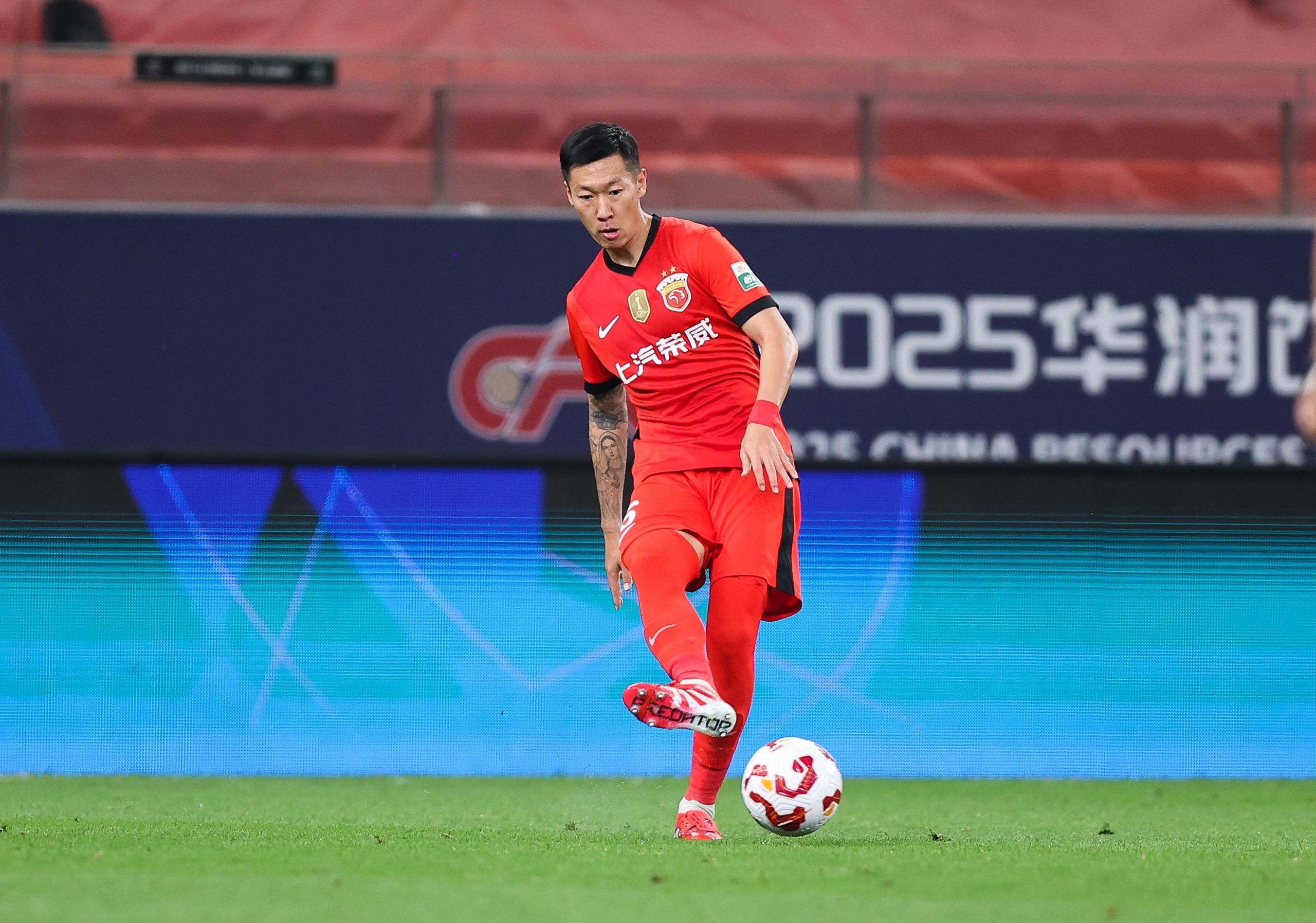 IM体育app-国安后卫连续进球，攻守平衡表现稳定