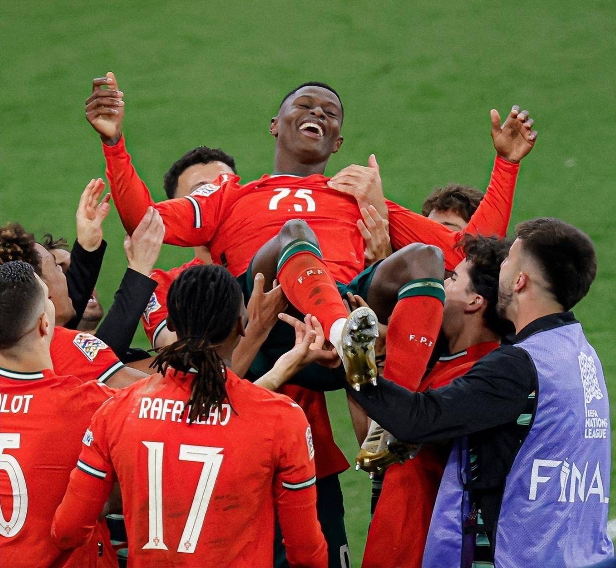 IM体育社区互动入口-葡萄牙队险胜韩国队,奥恰洛夫统治全场的简单介绍