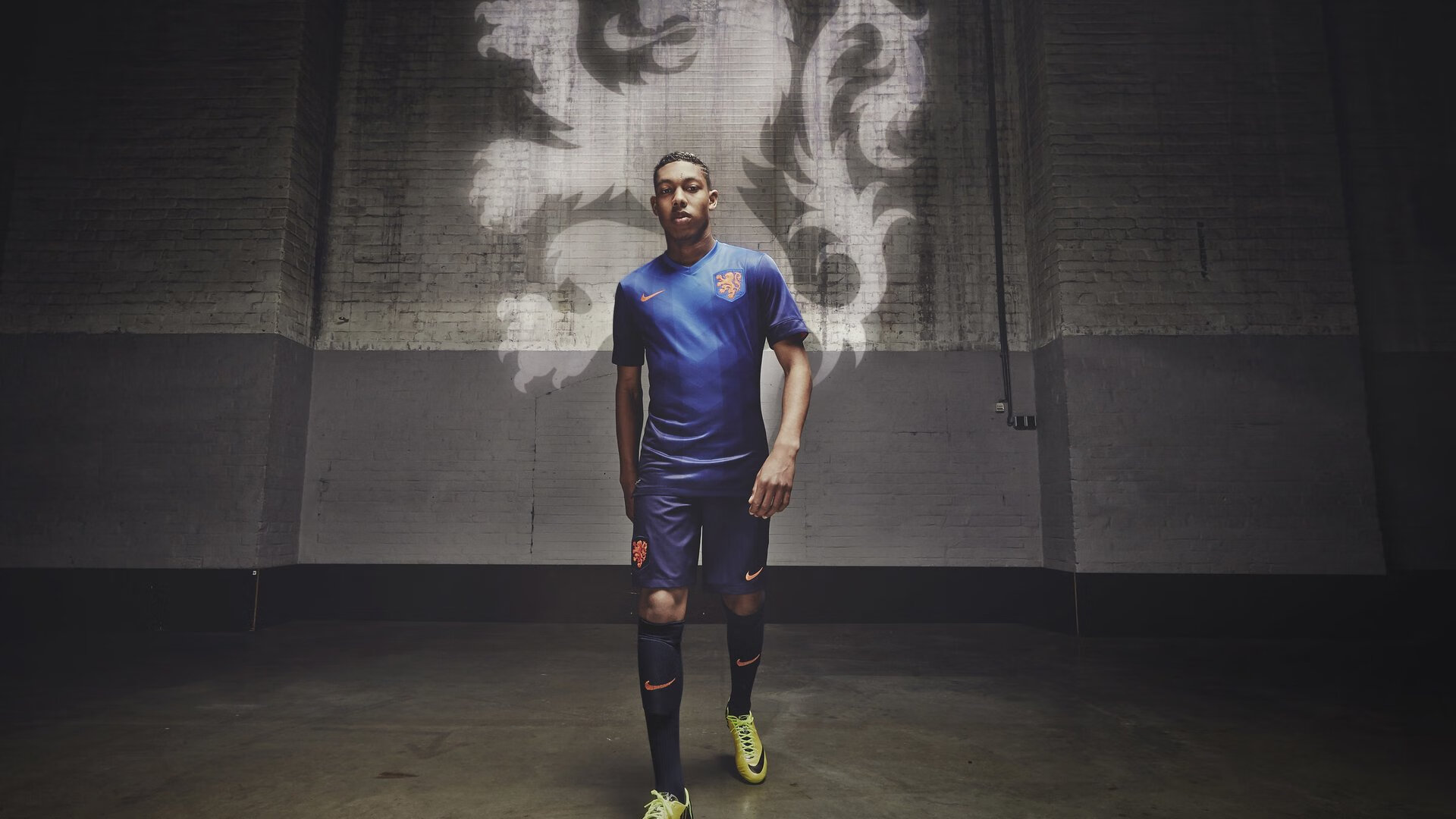 IM体育官方平台-哈弗茨点燃赛场，伊拉克淘汰佛罗伦萨，足球世界的多元叙事